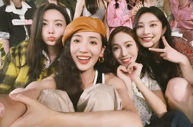 张俪晒的浪姐合照姐姐们都太可爱##现在都知道张俪昨天很开心了