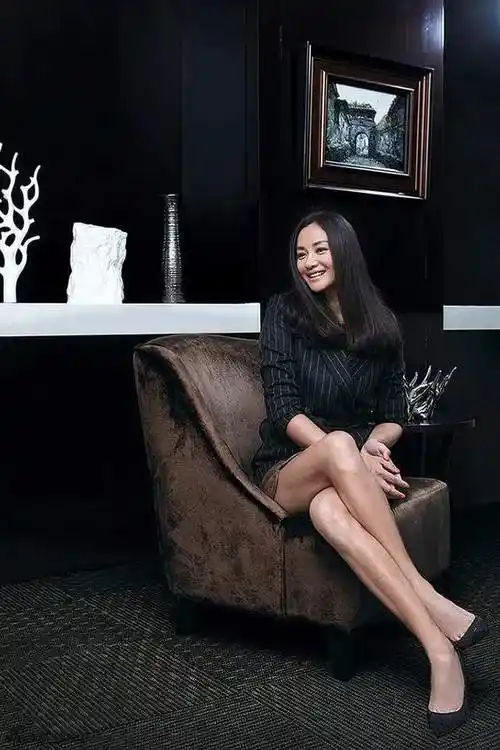 瞿颖在泰国居住闲时逛市集,打网球,在泰国的生活如此惬意,真是令人