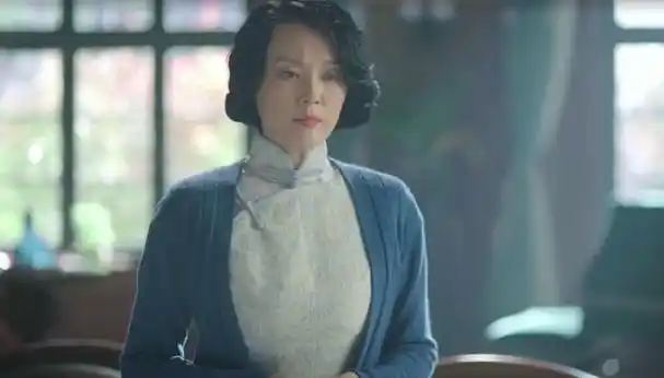 原创从李现后妈到佟大为姐姐梁爱琪复古造型真美气质出众