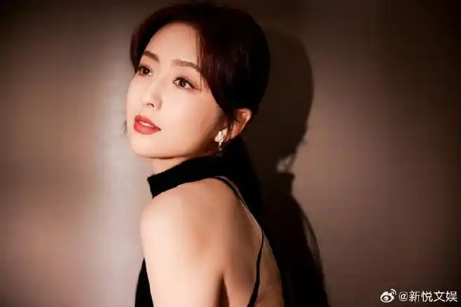 佟丽娅腰线##佟丽娅大露背