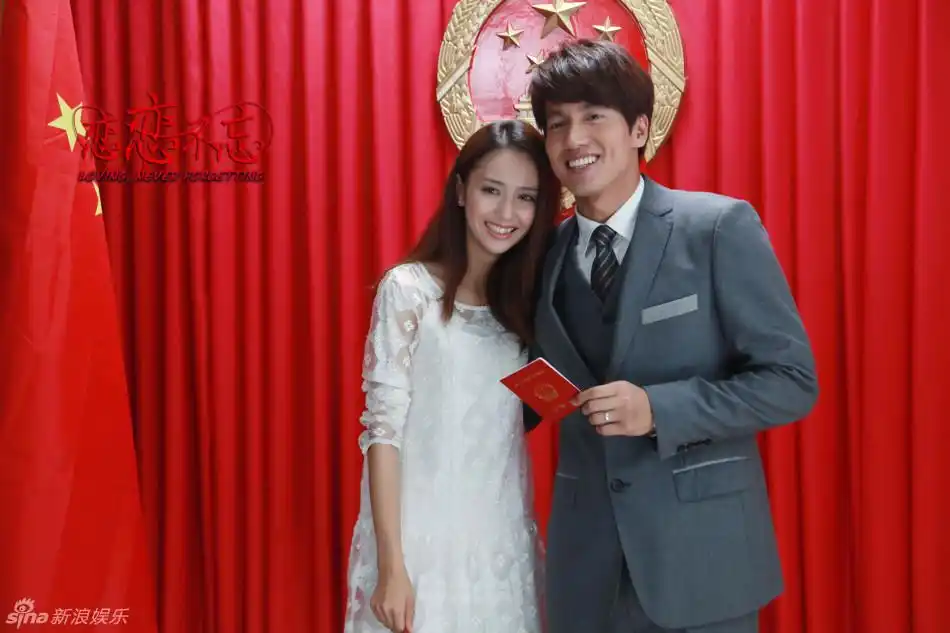 组图:《恋恋不忘》言承旭佟丽娅结婚照曝光