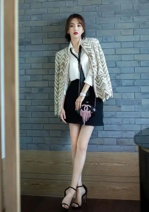 佟丽娅真厉害用长发初恋裤瞬间美回18岁好想坐你同桌